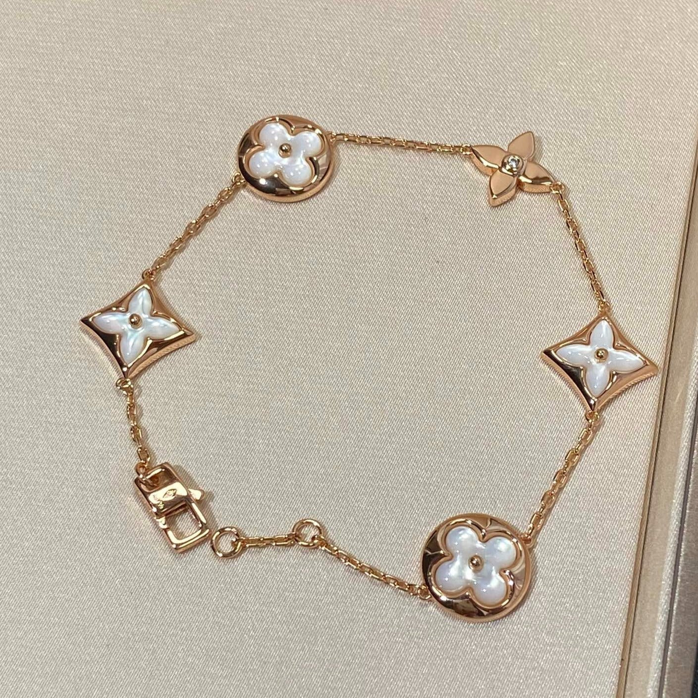 [Olivia JW]STAR AND SUN 5 MOTIF MOP PINK GOLD BRACELET