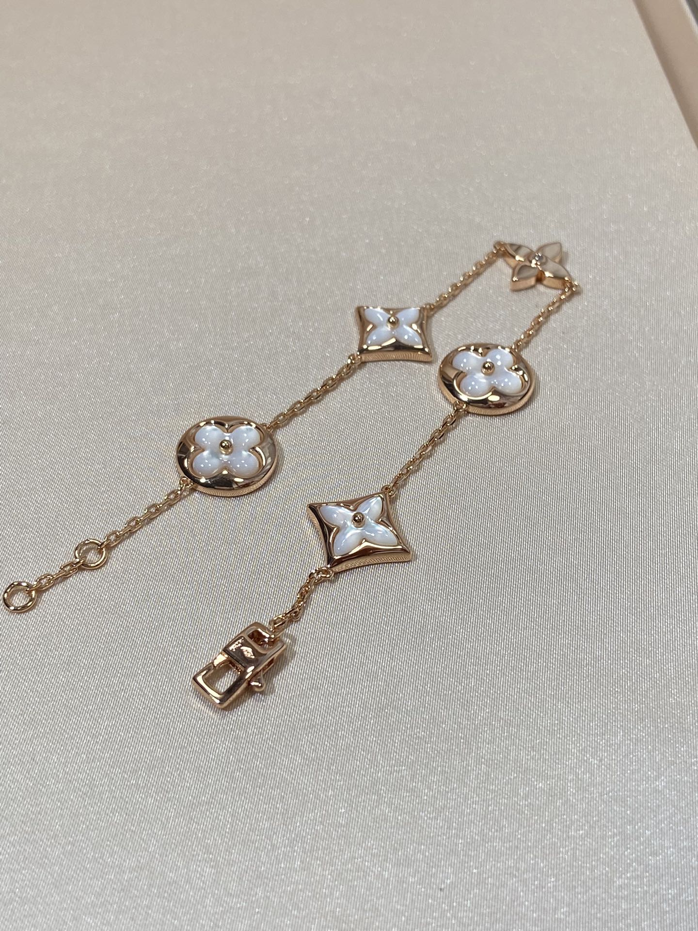 [Olivia JW]STAR AND SUN 5 MOTIF MOP PINK GOLD BRACELET