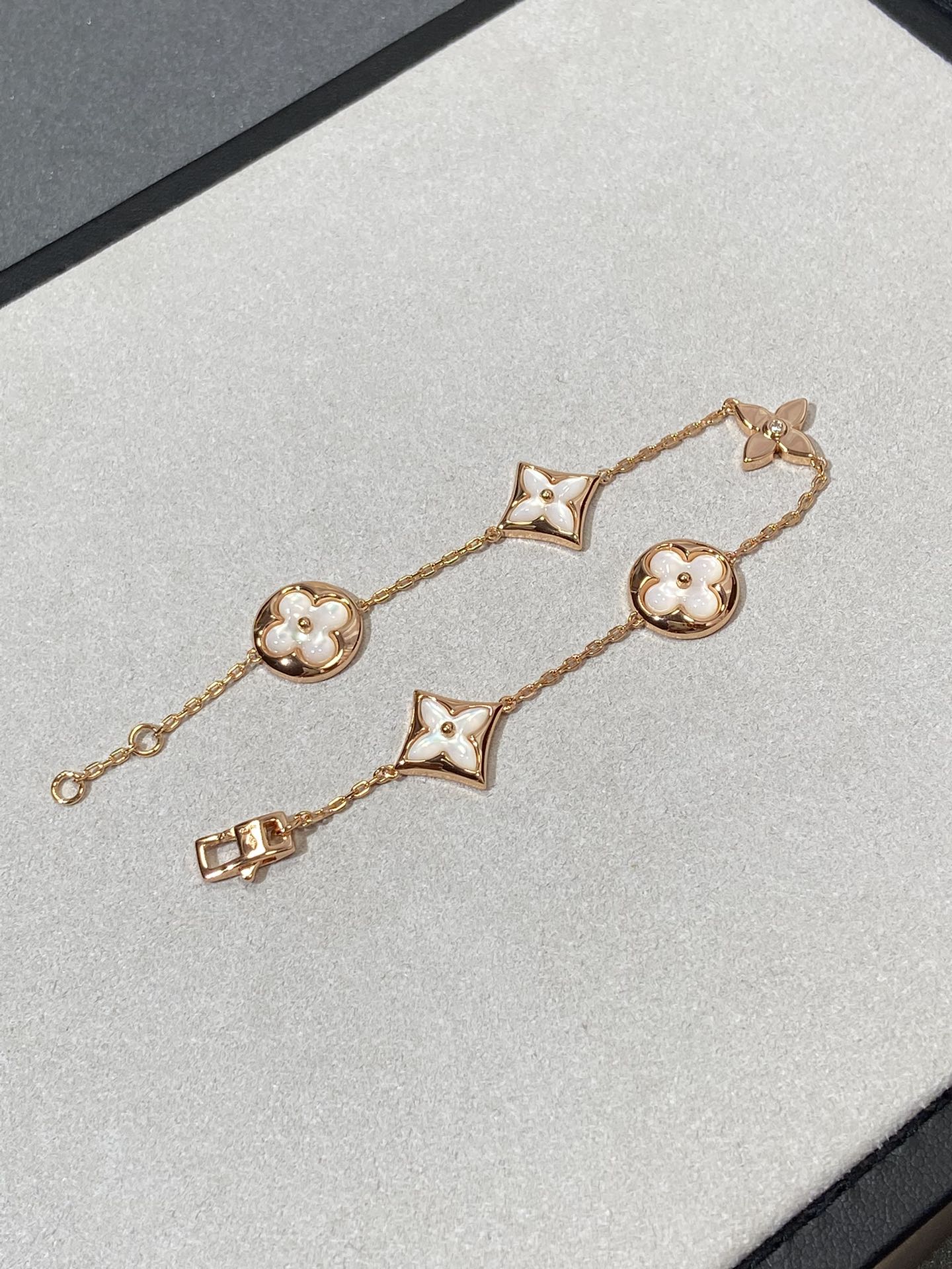 [Olivia JW]STAR AND SUN 5 MOTIF MOP PINK GOLD BRACELET
