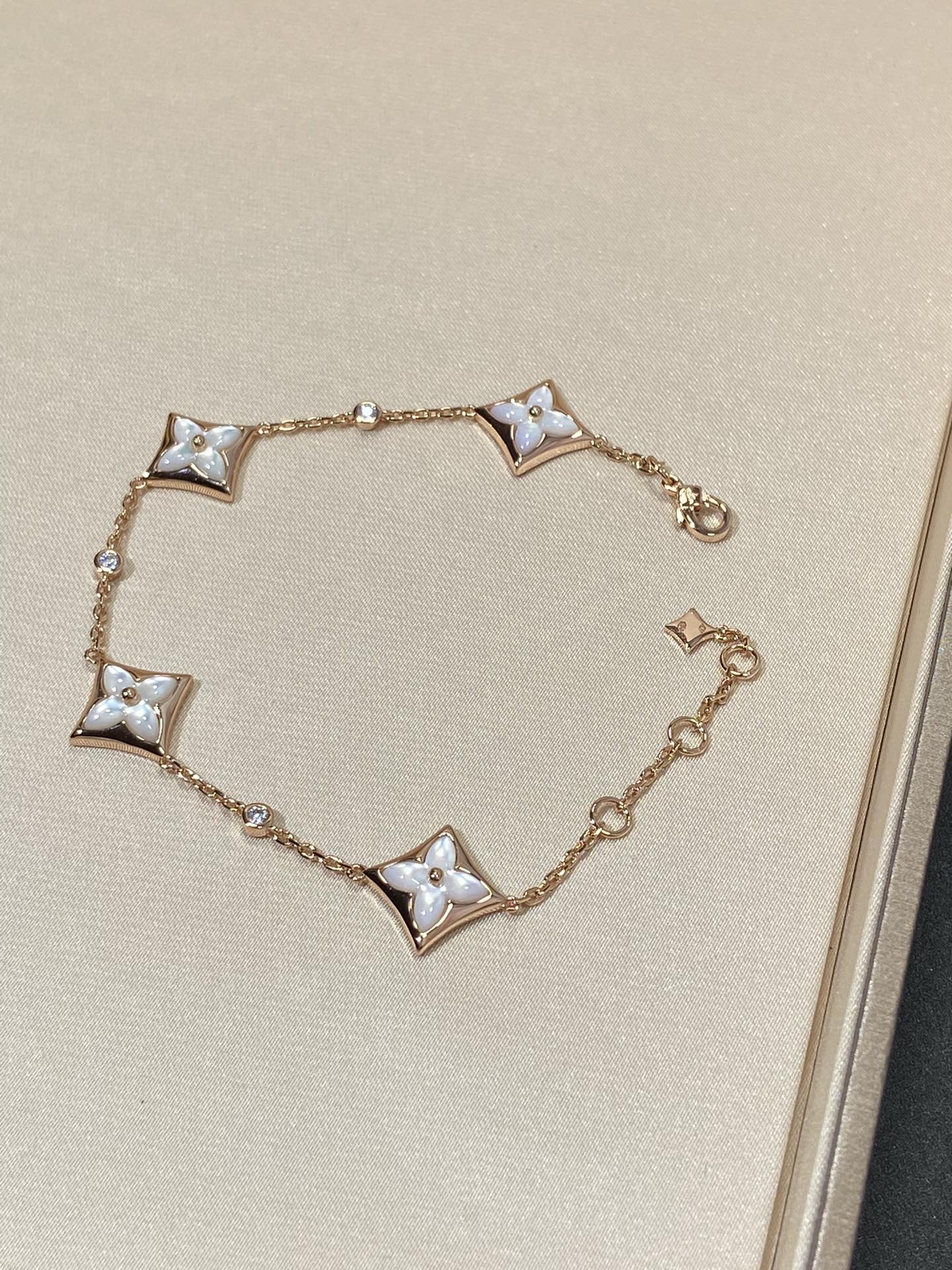 [Olivia JW]STAR 4 MOTIF MOP DIAMOND PINK GOLD BRACELET