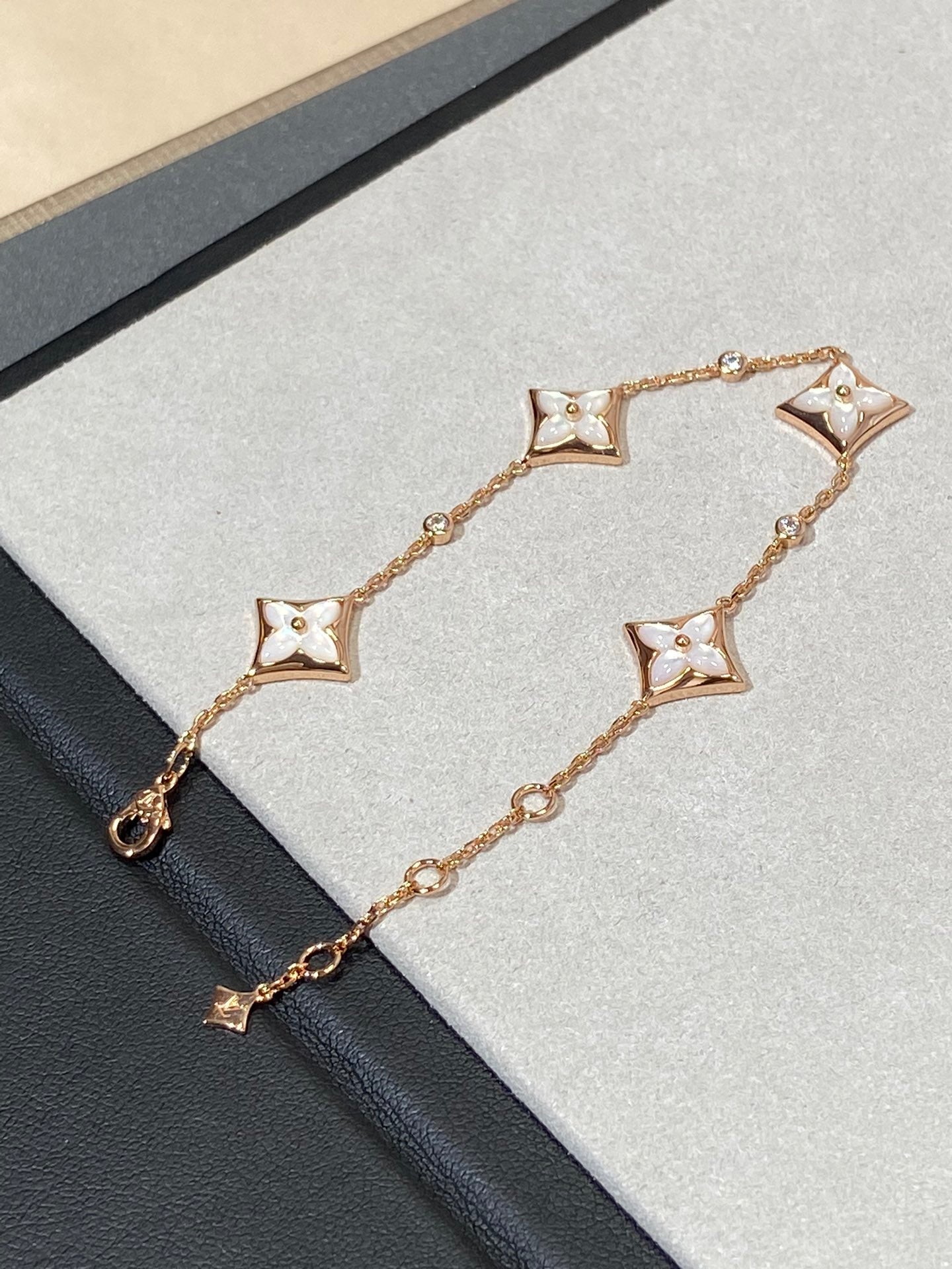 [Olivia JW]STAR 4 MOTIF MOP DIAMOND PINK GOLD BRACELET