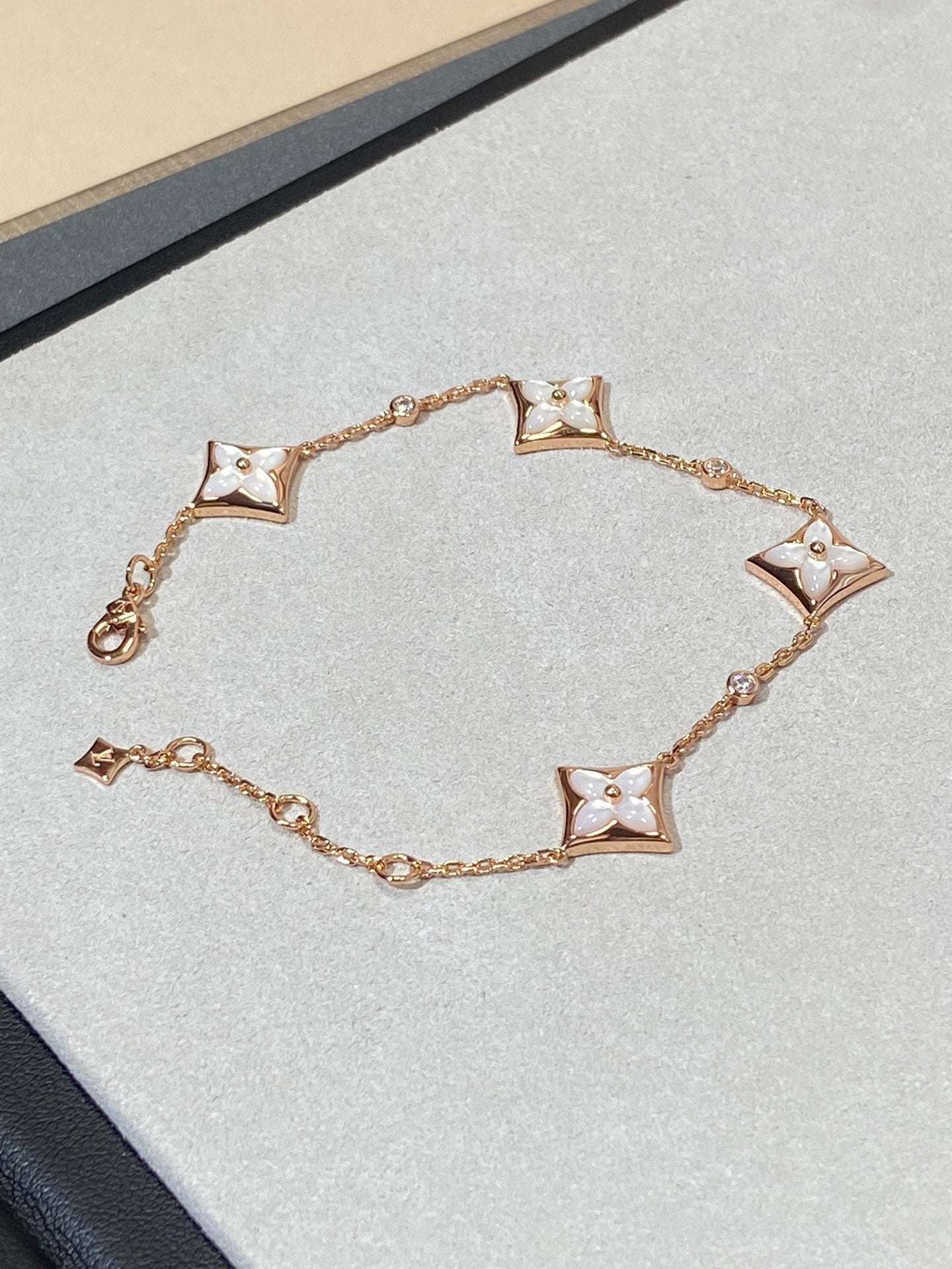 [Olivia JW]STAR 4 MOTIF MOP DIAMOND PINK GOLD BRACELET