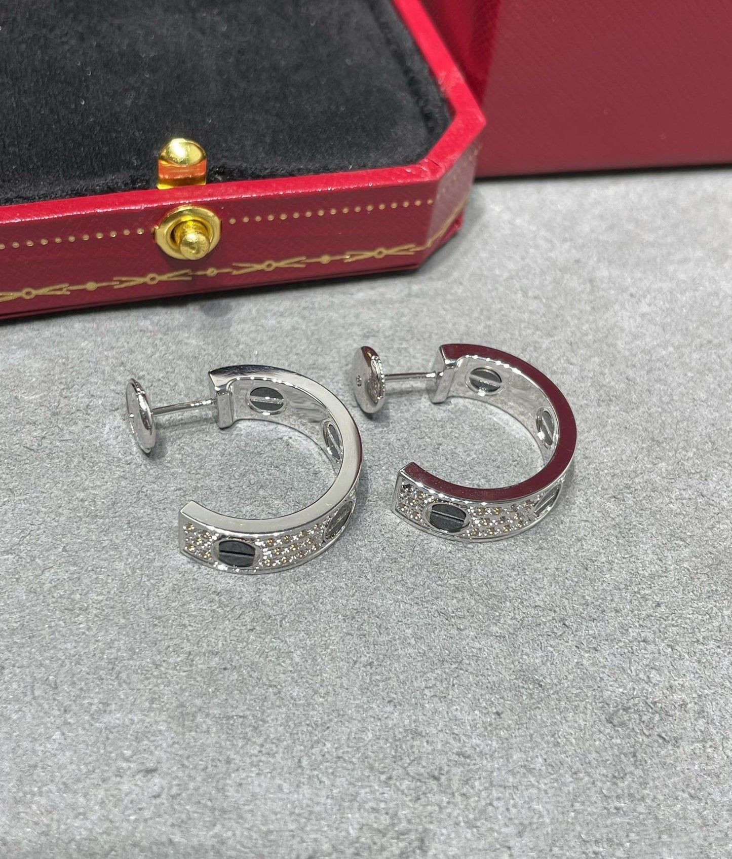 [Olivia JW]LOVE CERAMIC DIAMOND PAVED SILVER EARRINGS