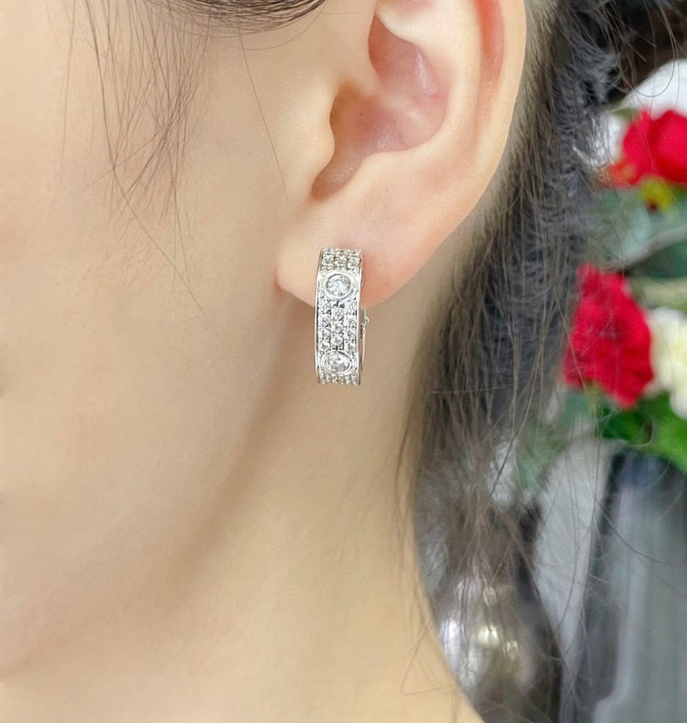 [Olivia JW]LOVE 5.5MM DIAMOND PAVED EARRINGS