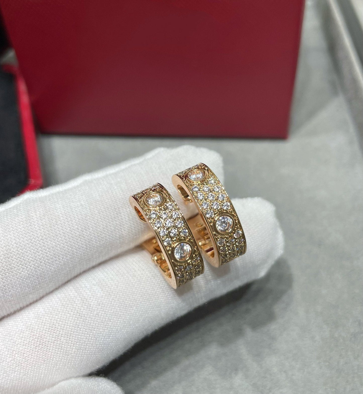 [Olivia JW]LOVE 5.5MM DIAMOND PAVED EARRINGS