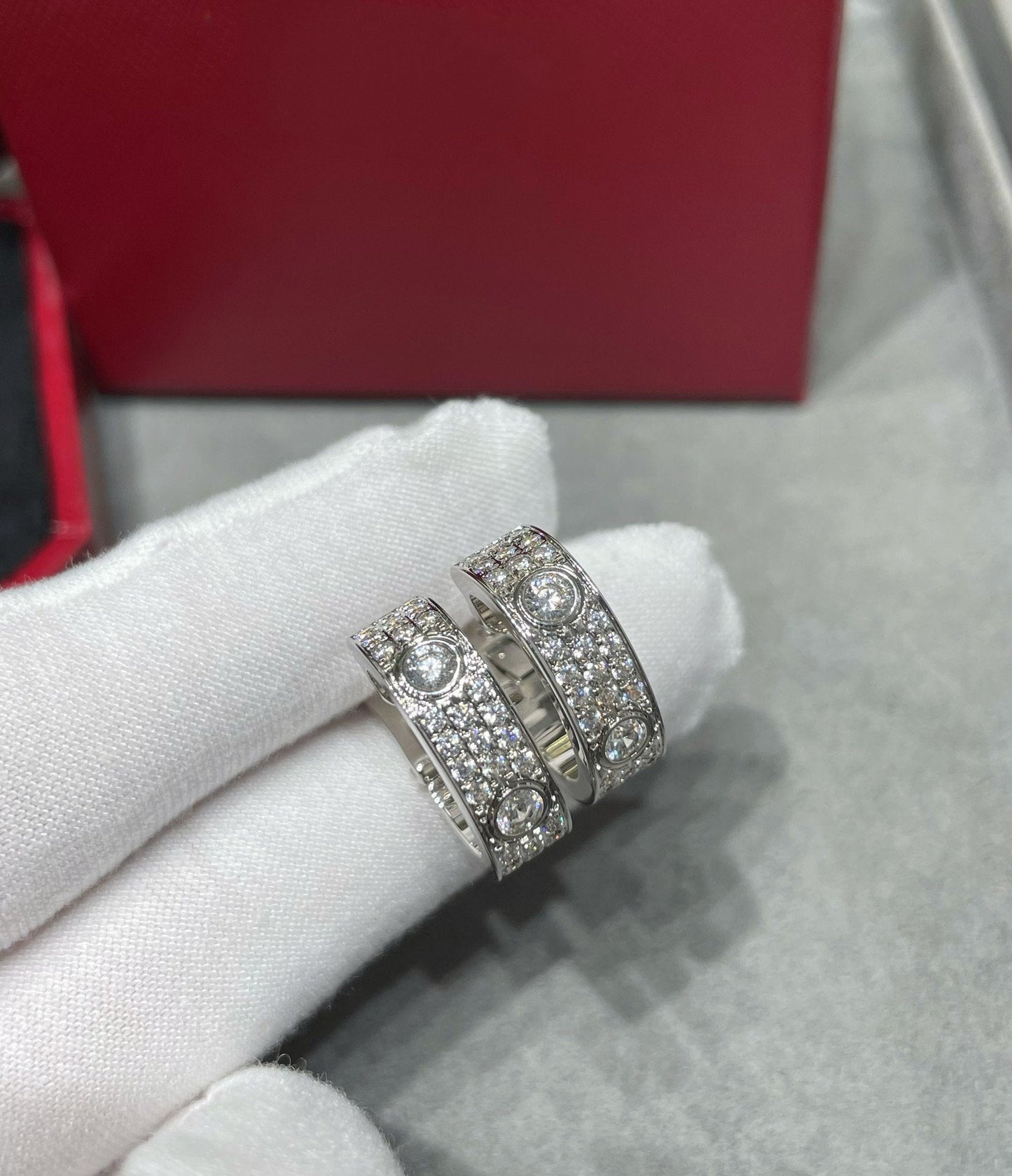 [Olivia JW]LOVE 5.5MM DIAMOND PAVED EARRINGS