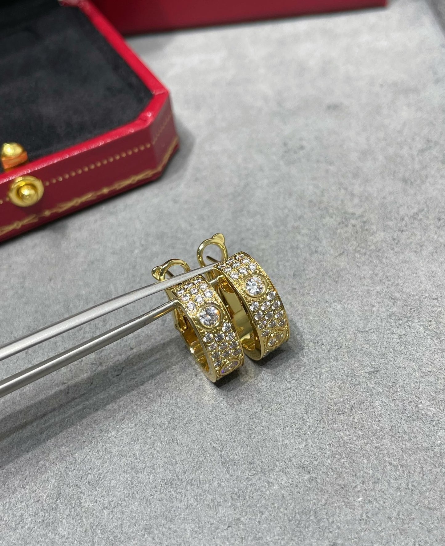 [Olivia JW]LOVE 5.5MM DIAMOND PAVED EARRINGS