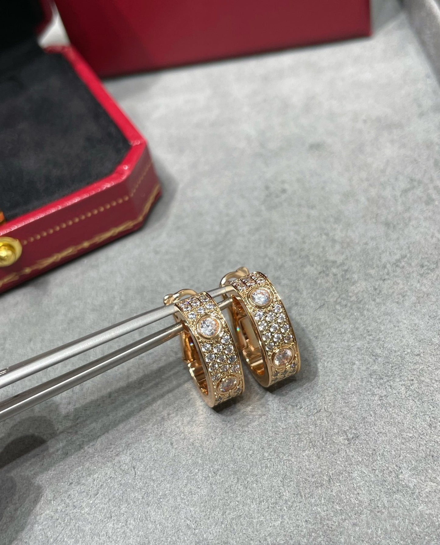 [Olivia JW]LOVE 5.5MM DIAMOND PAVED EARRINGS