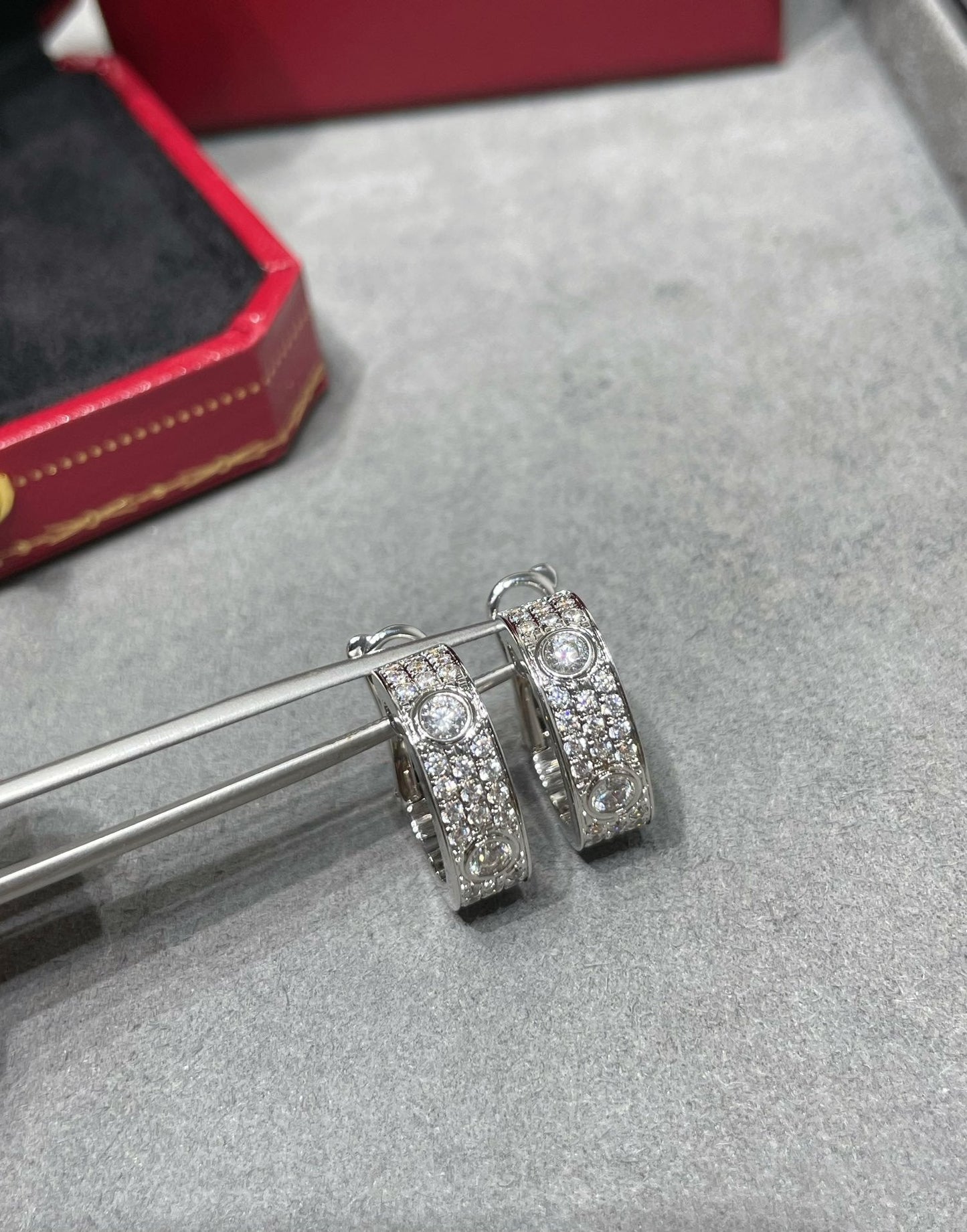 [Olivia JW]LOVE 5.5MM DIAMOND PAVED EARRINGS