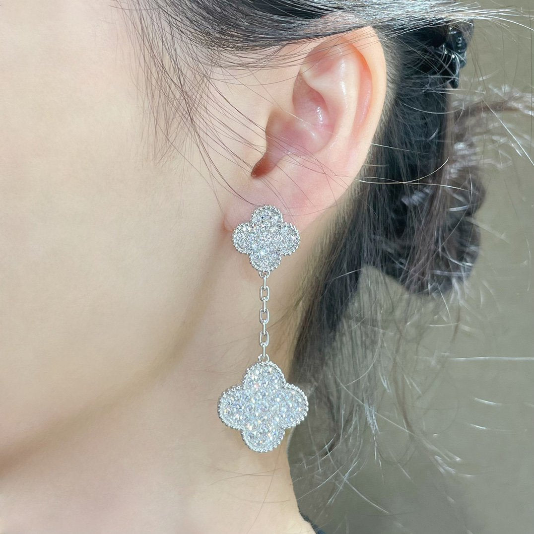 [Olivia JW]CLOVER 2 MOTIFS DIAMOND PAVED SILVER EARRINGS