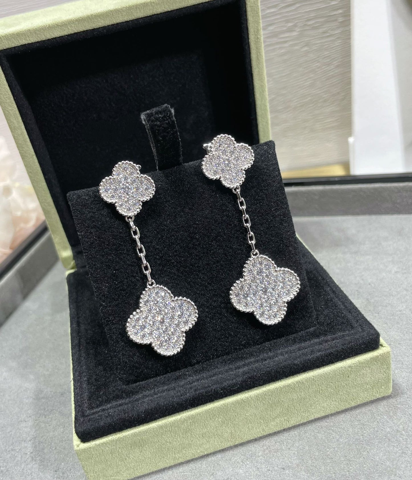 [Olivia JW]CLOVER 2 MOTIFS DIAMOND PAVED SILVER EARRINGS