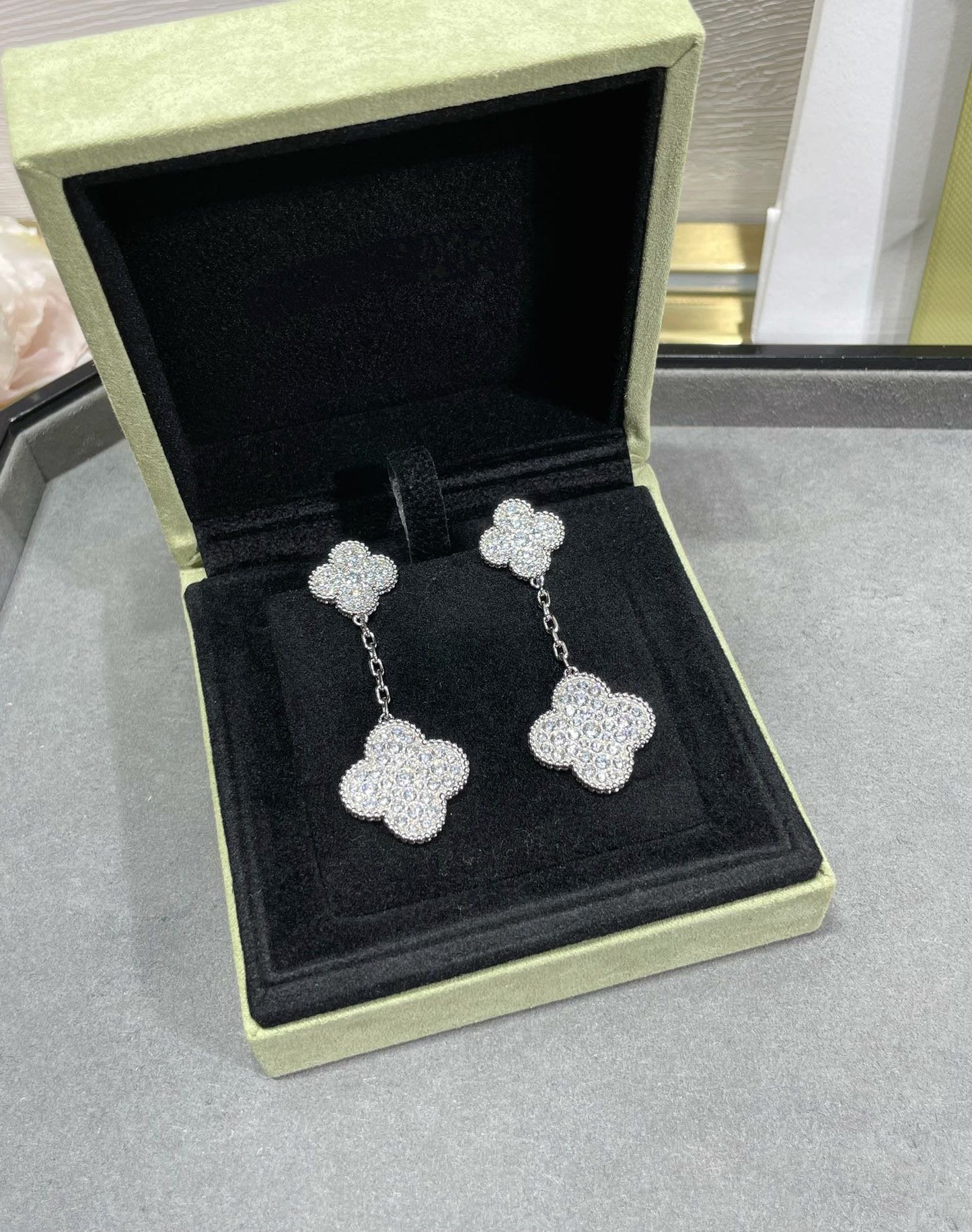 [Olivia JW]CLOVER 2 MOTIFS DIAMOND PAVED SILVER EARRINGS