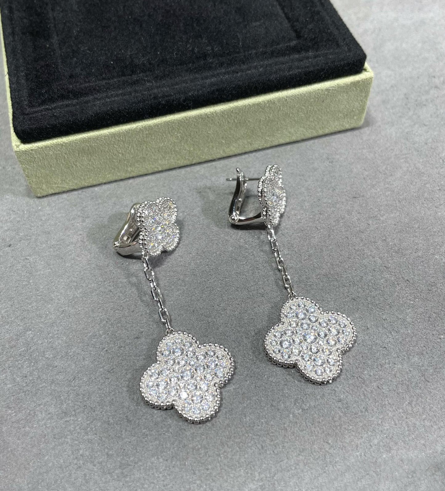 [Olivia JW]CLOVER 2 MOTIFS DIAMOND PAVED SILVER EARRINGS