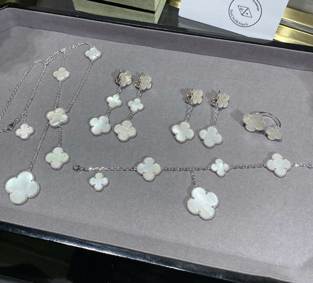 [Olivia JW]CLOVER 5 MOTIF WHITE MOP SILVER BRACELET