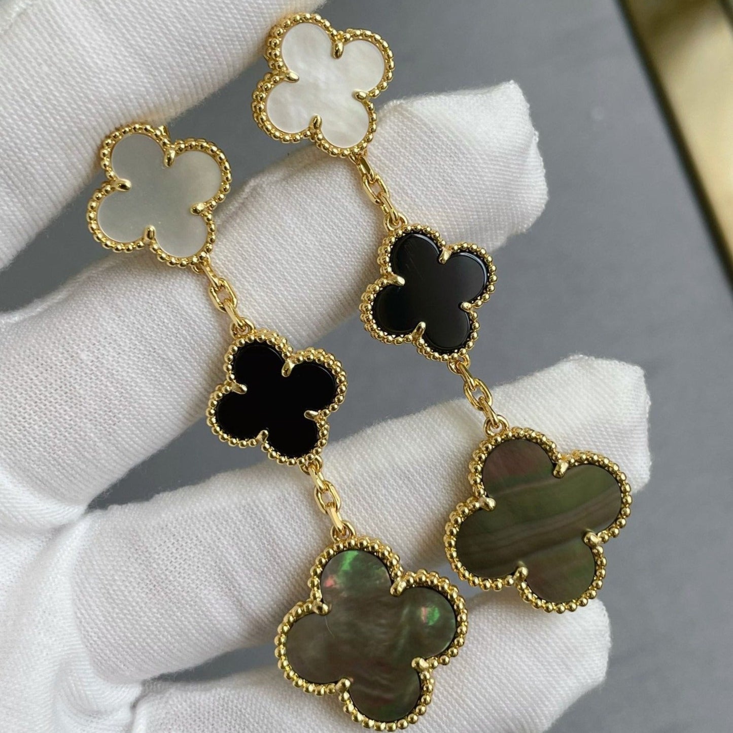 [Olivia JW]CLOVER 3 MOTIF MOP ONYX DARK MOP PINK GOLD EARRINGS