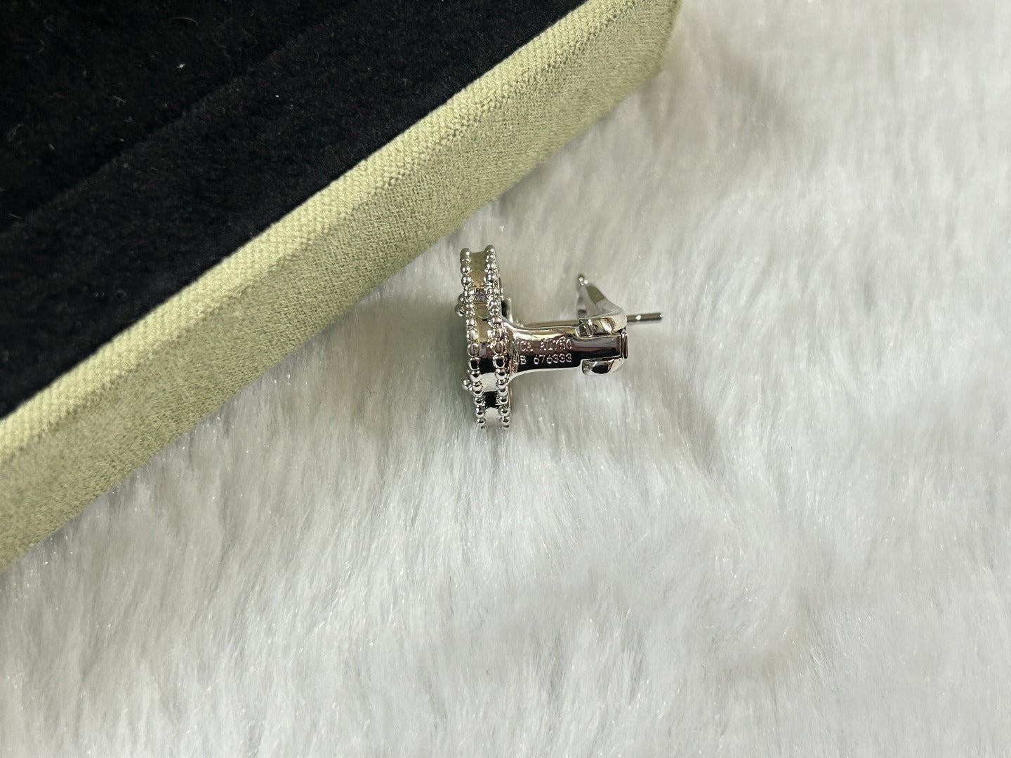 [Olivia JW]CLOVER PIETERSITE MEDIUM STUD EARRINGS