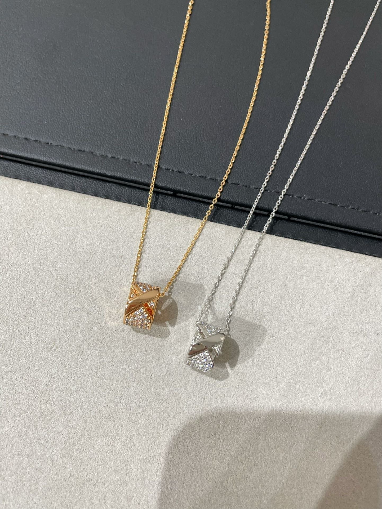 [Olivia JW]LIENS EVIDENCE DIAMOND PAVED NECKLACE