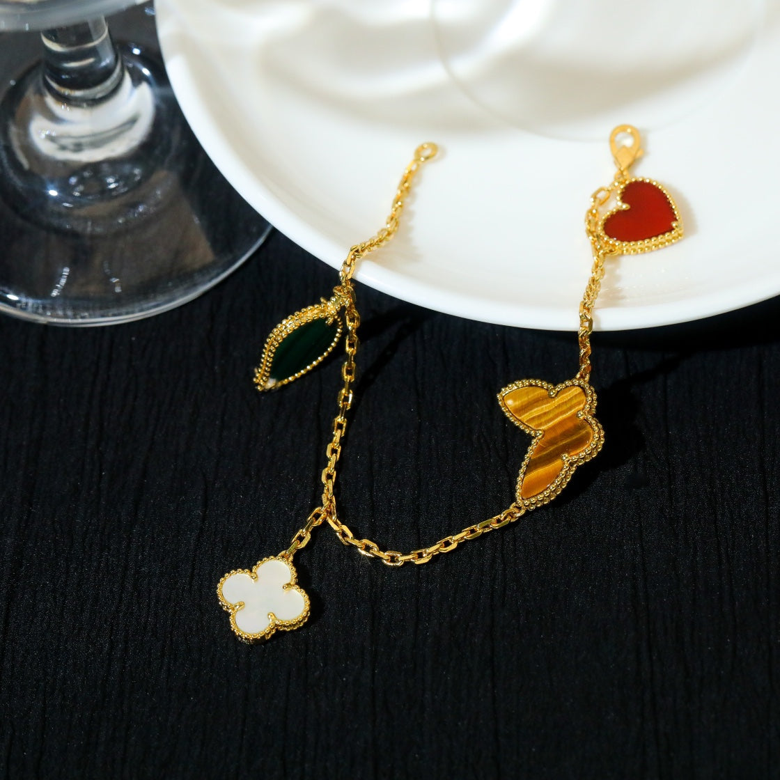 [Olivia JW]LUCKY SPRING 5 MOTIF GOLD BRACELET