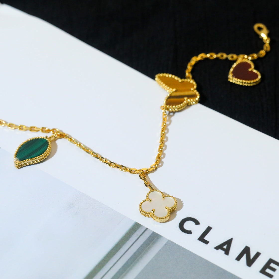 [Olivia JW]LUCKY SPRING 5 MOTIF GOLD BRACELET