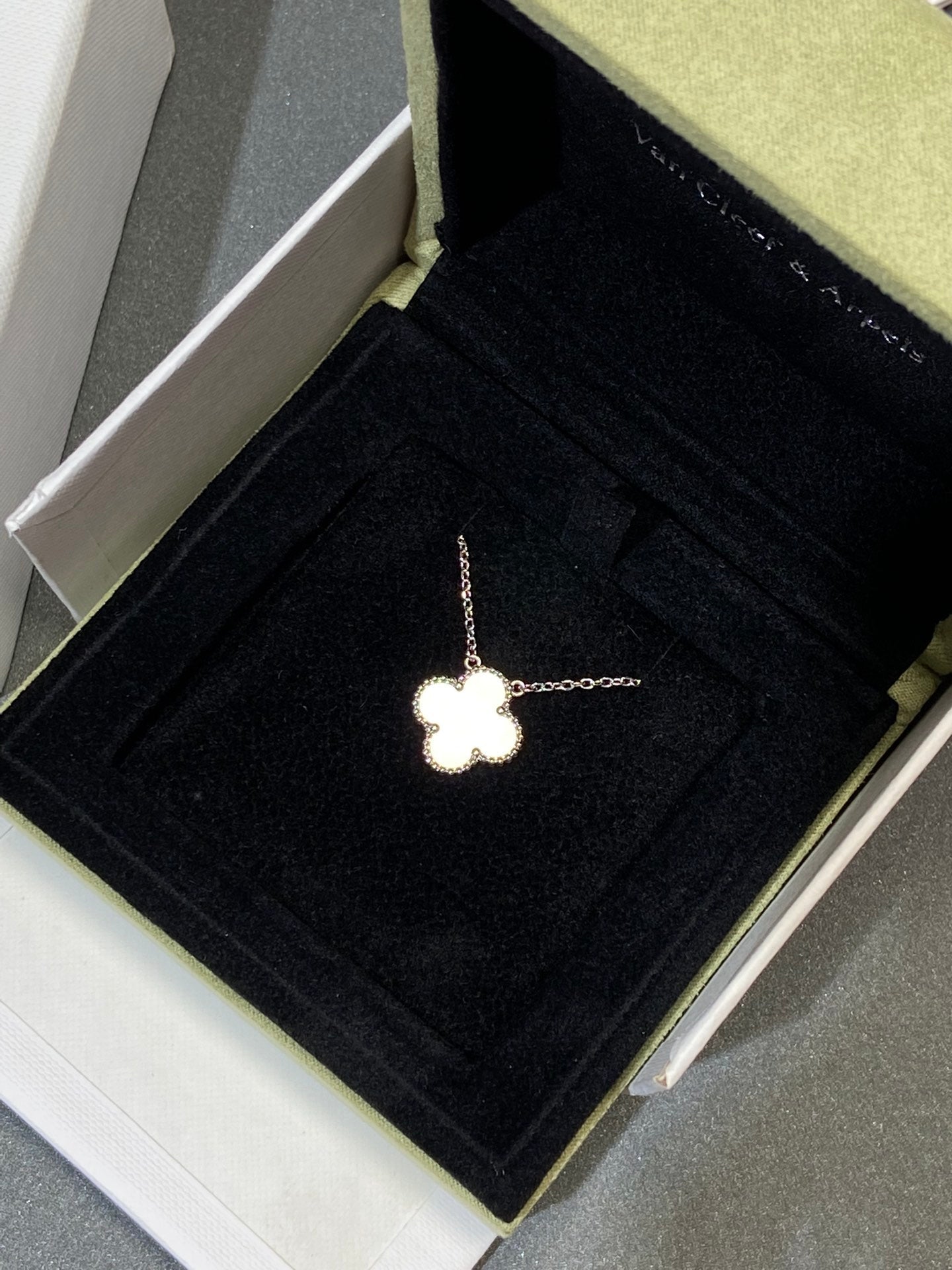 [Olivia JW]CLOVER MEDIUM SILVER WHITE MOP NECKLACE