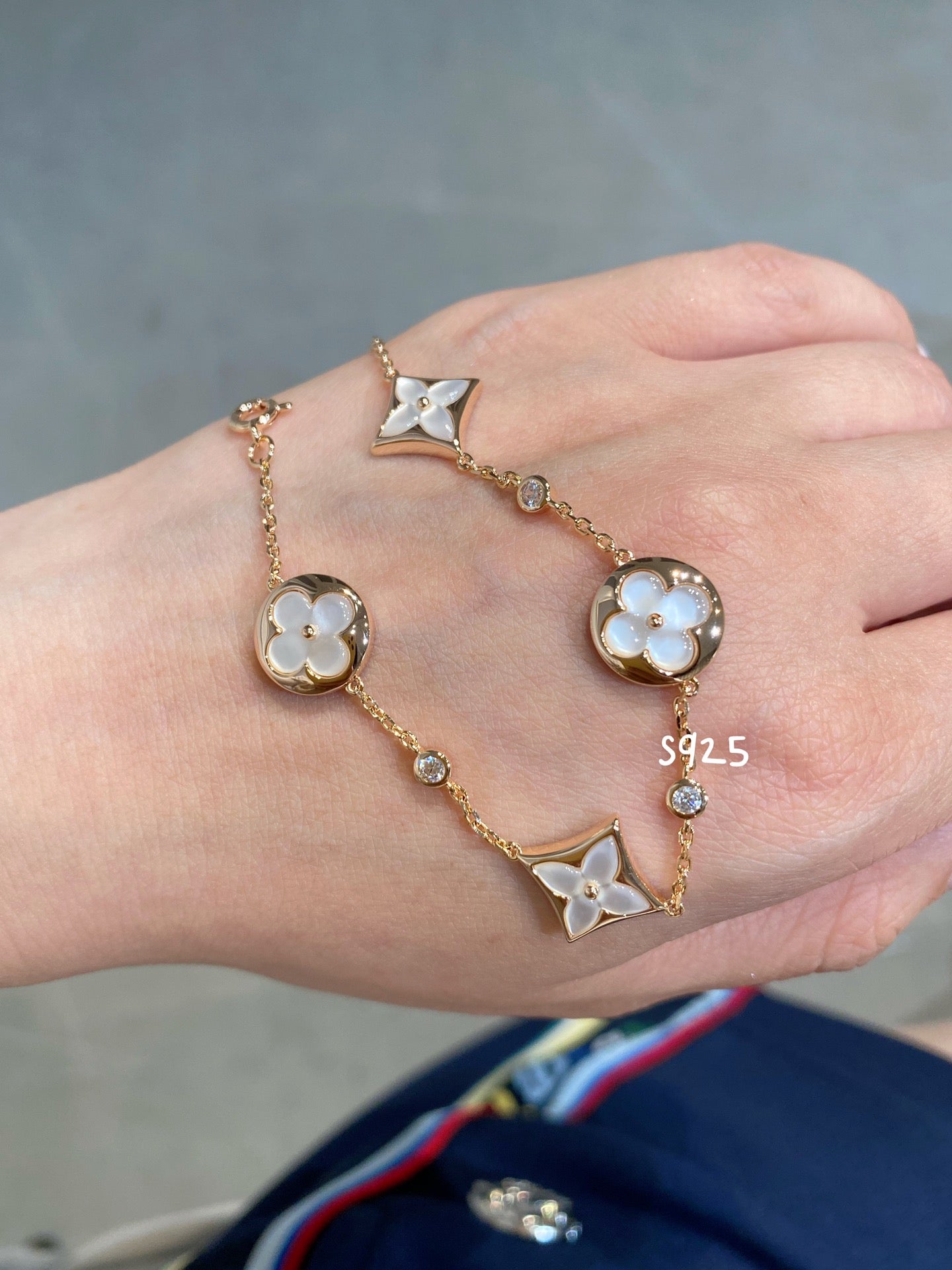 [Olivia JW]STAR AND SUN 4 MOTIF WHITE MOP PINK GOLD BRACELET