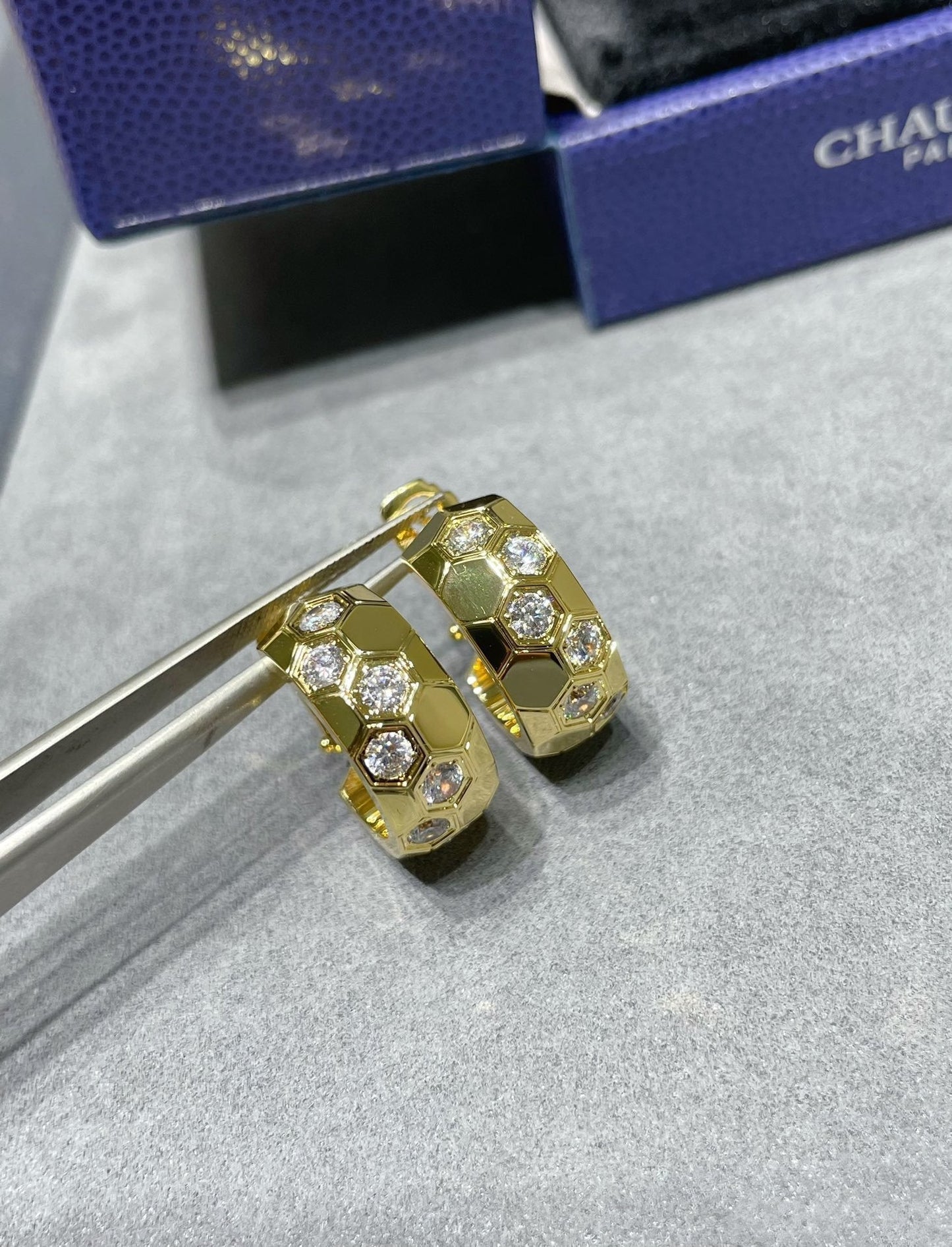 [Olivia JW]BEE LOVE DIAMOND HOOP EARRINGS