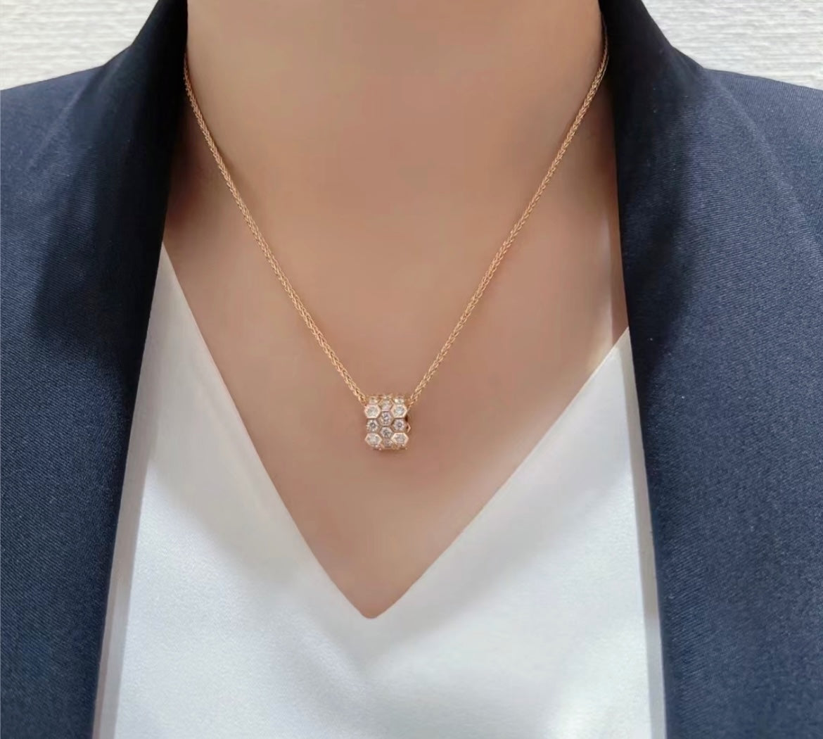 [Olivia JW]BEE LOVE DIAMOND PAVED 3 ROW NECKLACE