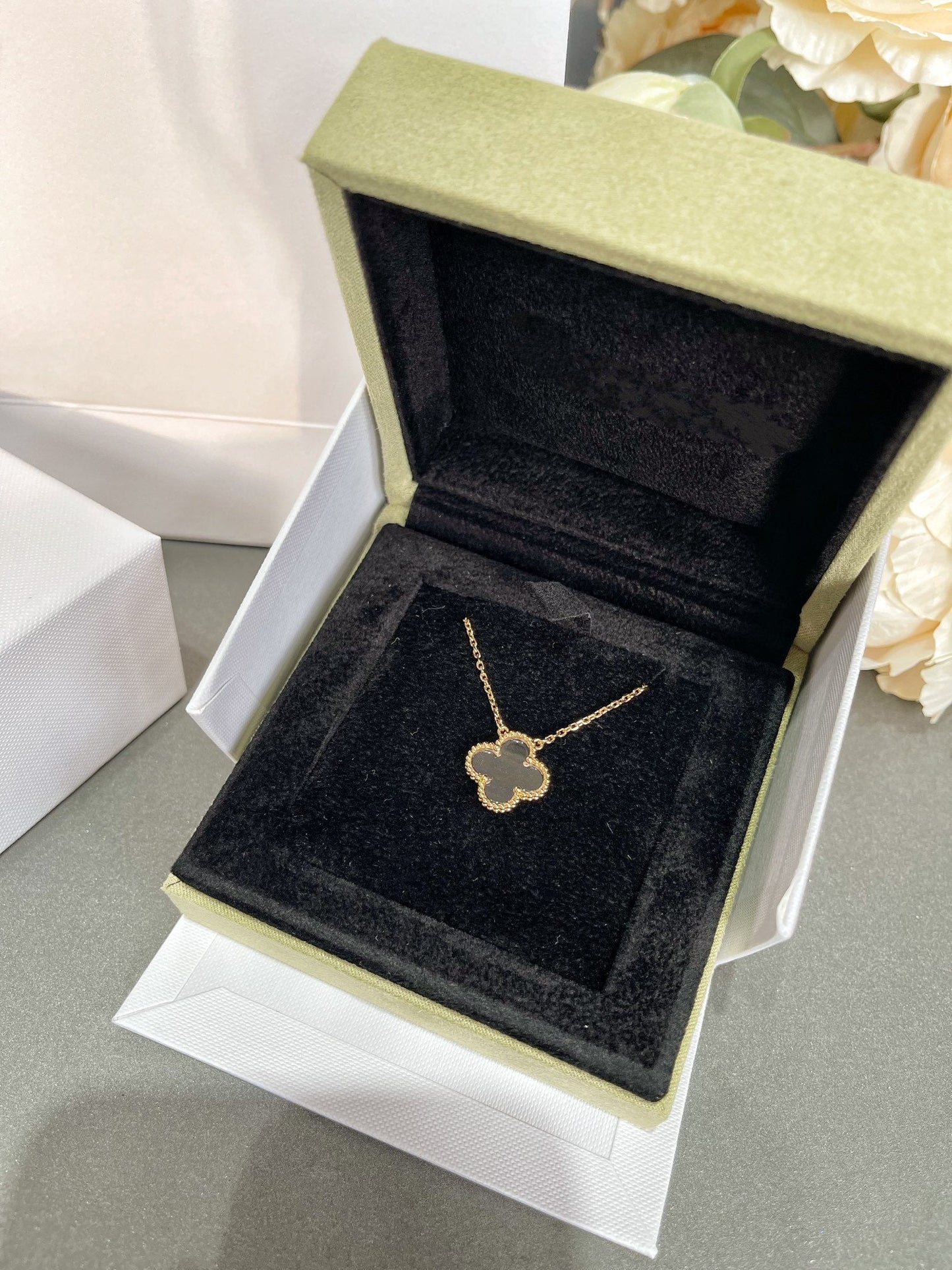 [Olivia JW]CLOVER ROCK CRYSTAL ROSE GOLD NECKLACE