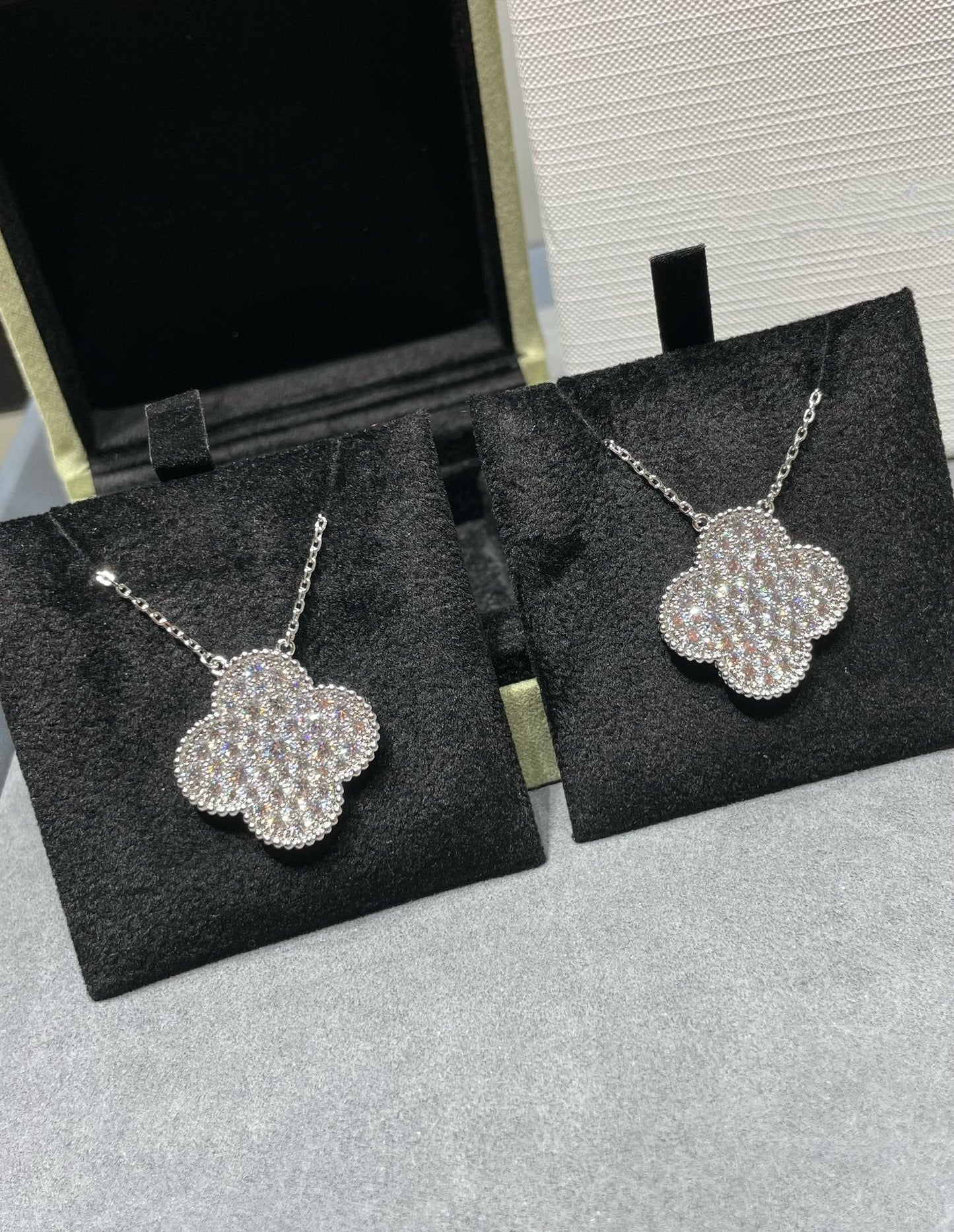 [Olivia JW]CLOVER 25MM LARGE PENDANT DIAMOND PAVED SILVER NECKLACE