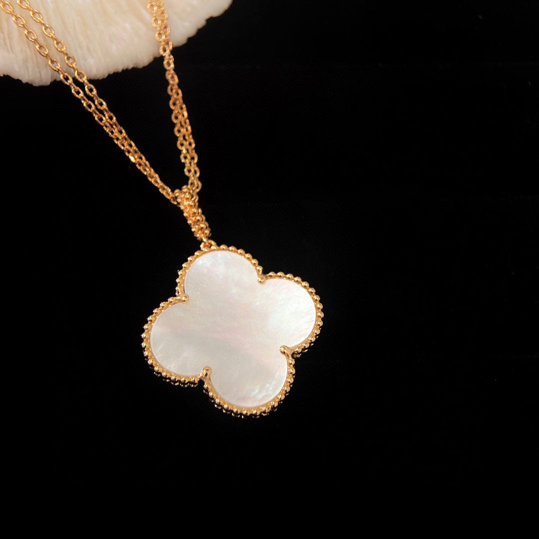 [Olivia JW]CLOVER 25MM MOP LARGE PENDANT NECKLACE