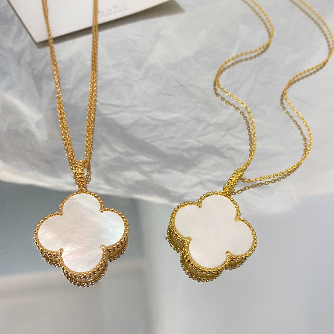 [Olivia JW]CLOVER 25MM MOP LARGE PENDANT NECKLACE