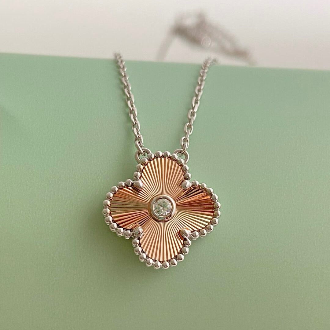 [Olivia JW]CLOVER 15MM DIAMOND LASER NECKLACE- CHRISTMAS 2024 SPECIAL EDITION
