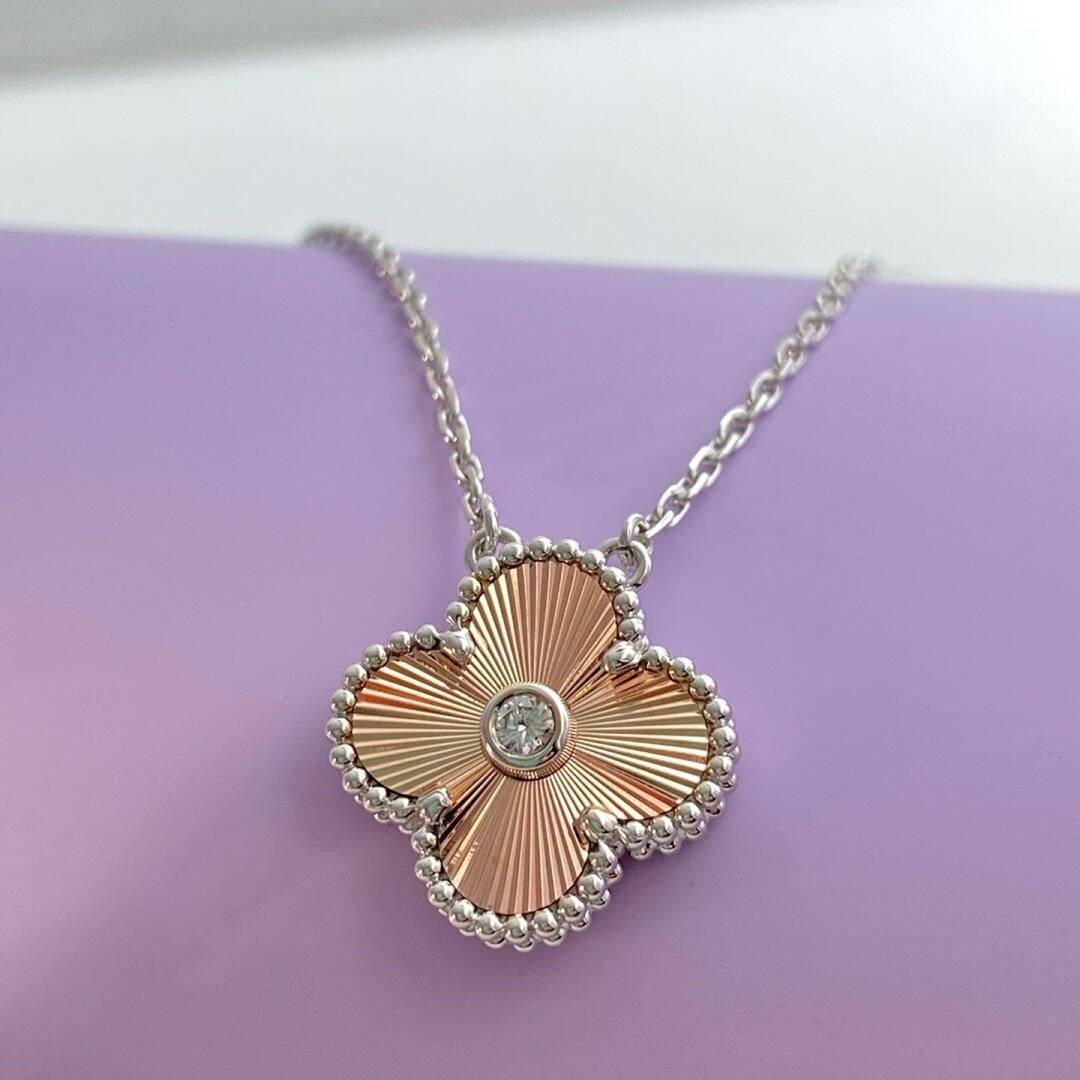 [Olivia JW]CLOVER 15MM DIAMOND LASER NECKLACE- CHRISTMAS 2024 SPECIAL EDITION