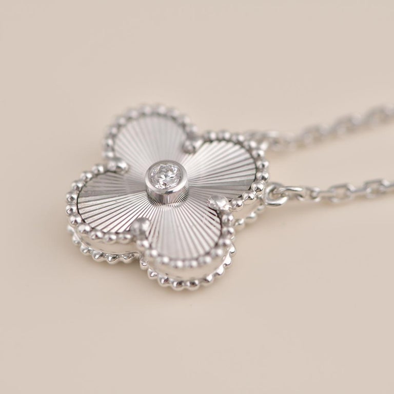 [Olivia JW]CLOVER  15MM DIAMOND LASER NECKLACE SILVER