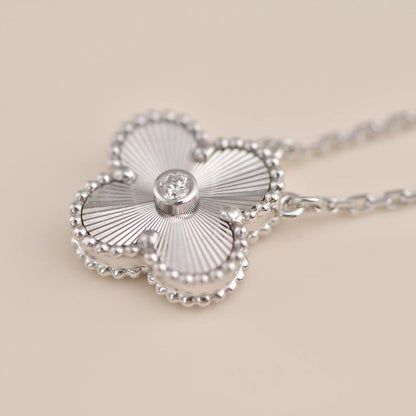 [Olivia JW]CLOVER  15MM DIAMOND LASER NECKLACE SILVER