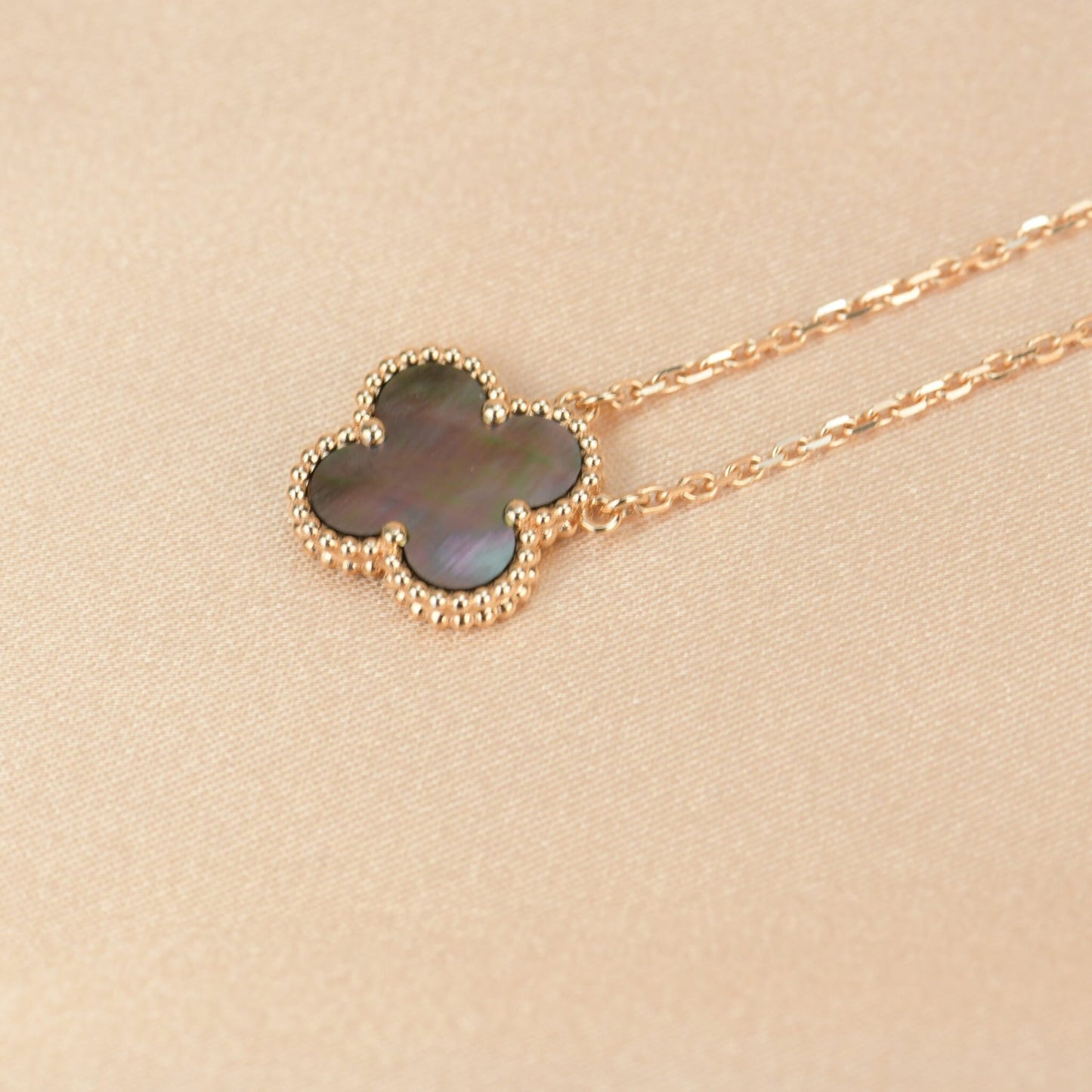 [Olivia JW]CLOVER 15MM  GRAY MOTHER OF PEARL NECKLACE