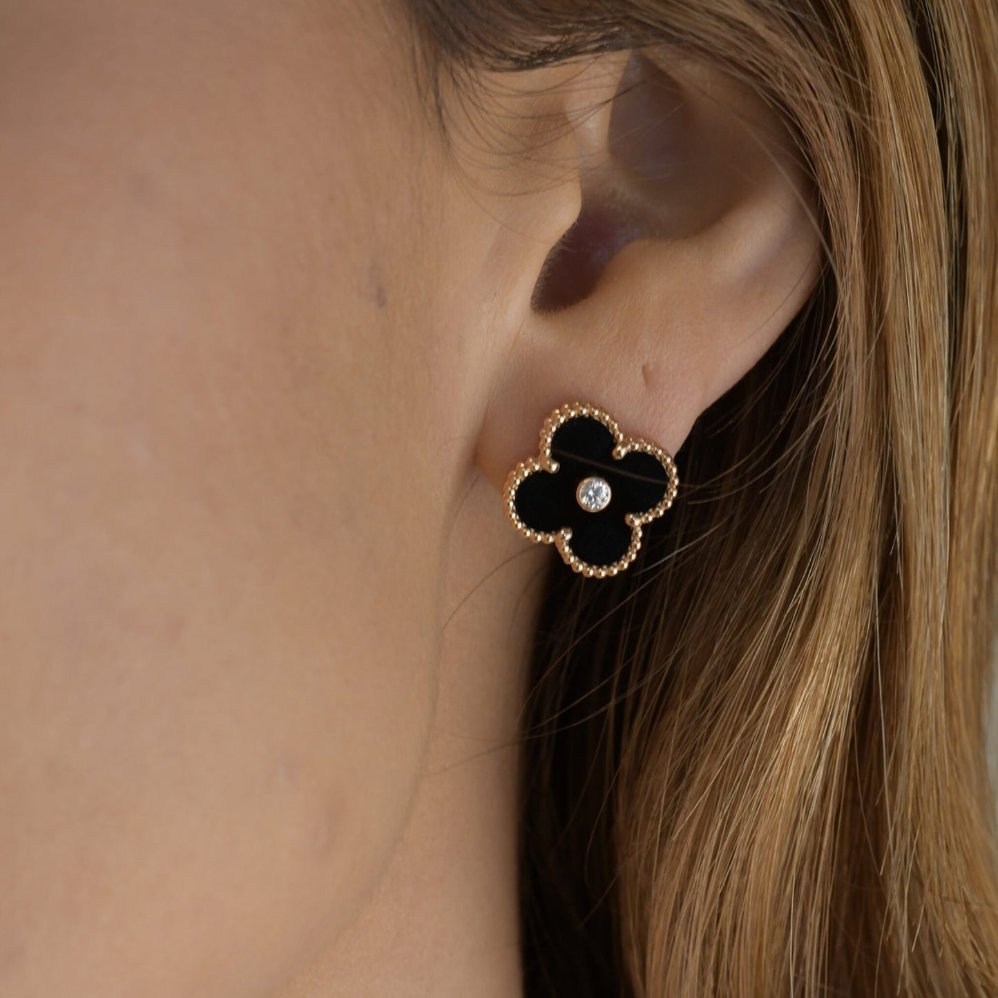 [Olivia JW]CLOVER MEDIUM 1 MOTIFS ONYX DIAMOND EARRINGS