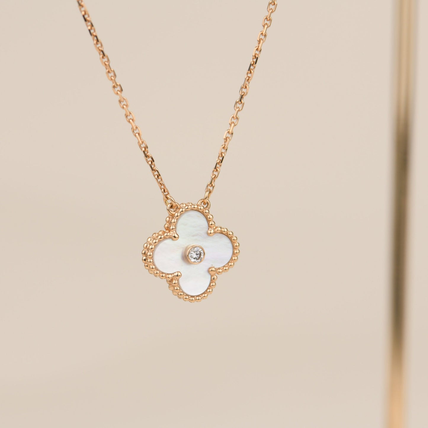 [Olivia JW]CLOVER 15MM DIAMOND WHITE FRITILLARIA NECKLACE