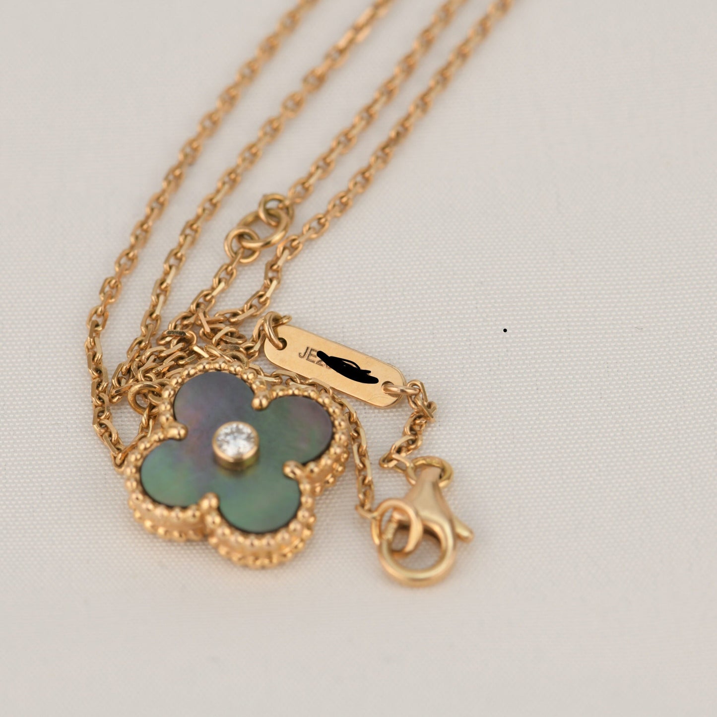 [Olivia JW]CLOVER 15MM DIAMOND AND MOTHER-OF-GREY NECKLACE