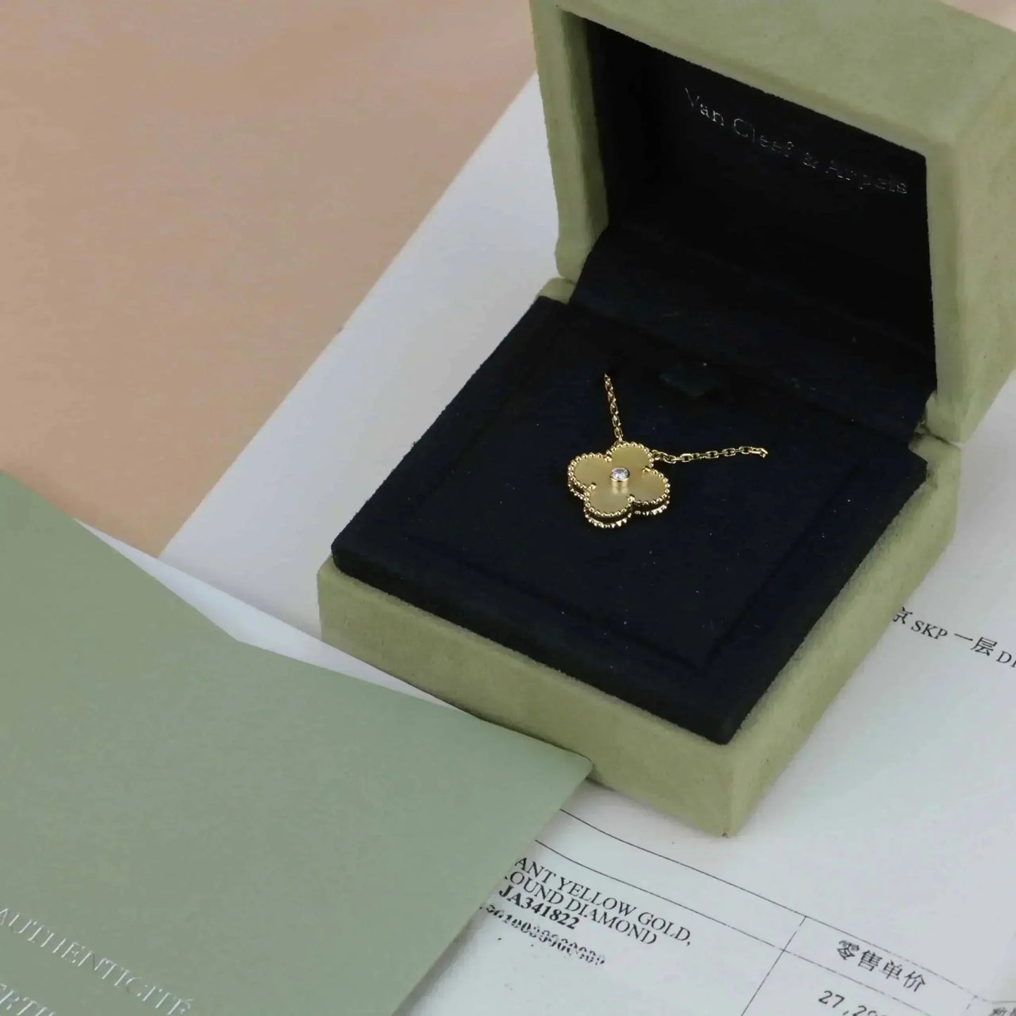 [Olivia JW]CLOVER 15MM DIAMOND GOLD MOTHER OF PEARL NECKLACE