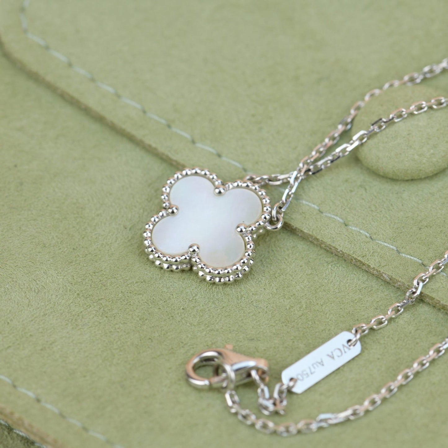 [Olivia JW]CLOVER  15MM WHITE MOTHER-OF-PEARL SILVER
