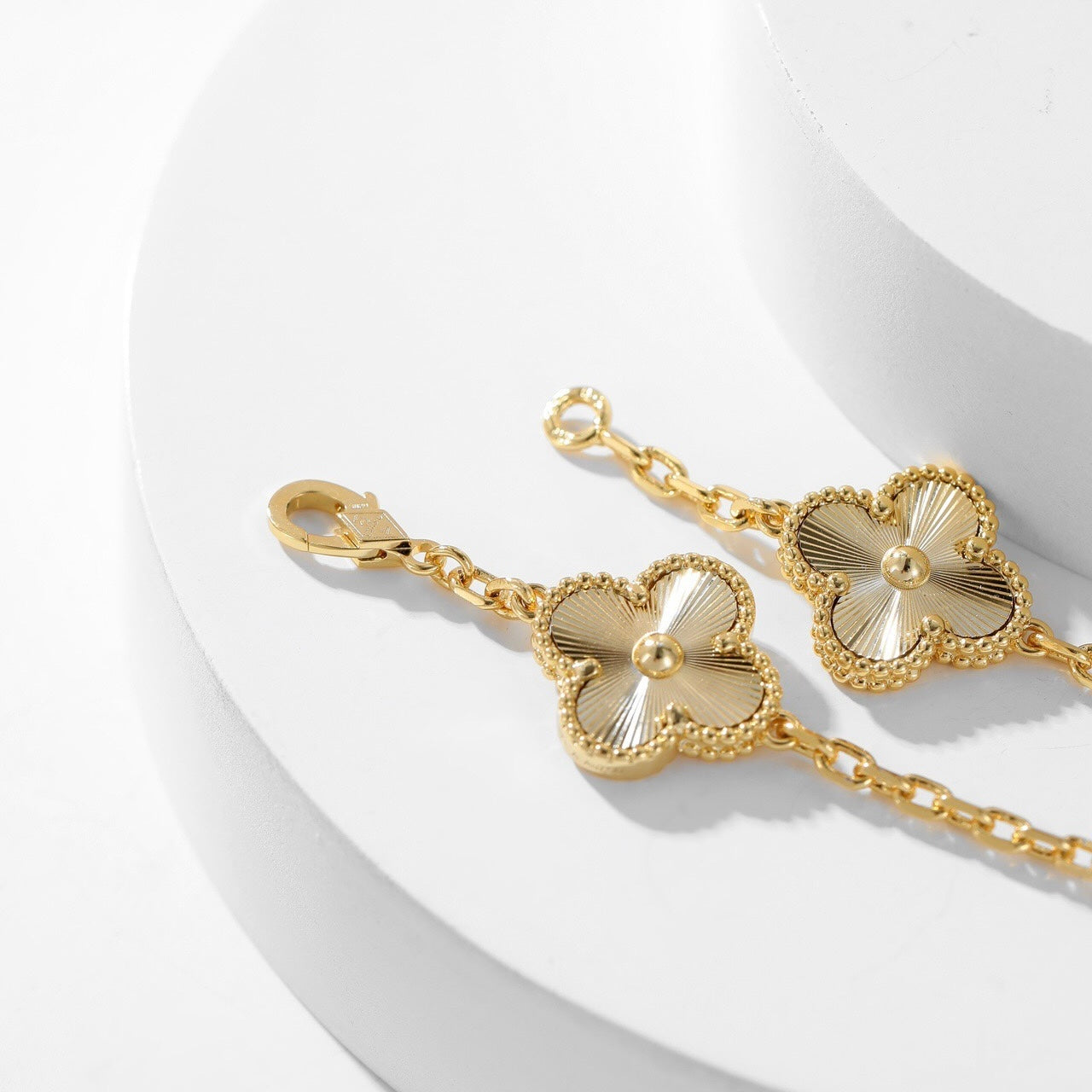 [Olivia JW]CLOVER 10 MOTIFS LASER NECKLACE