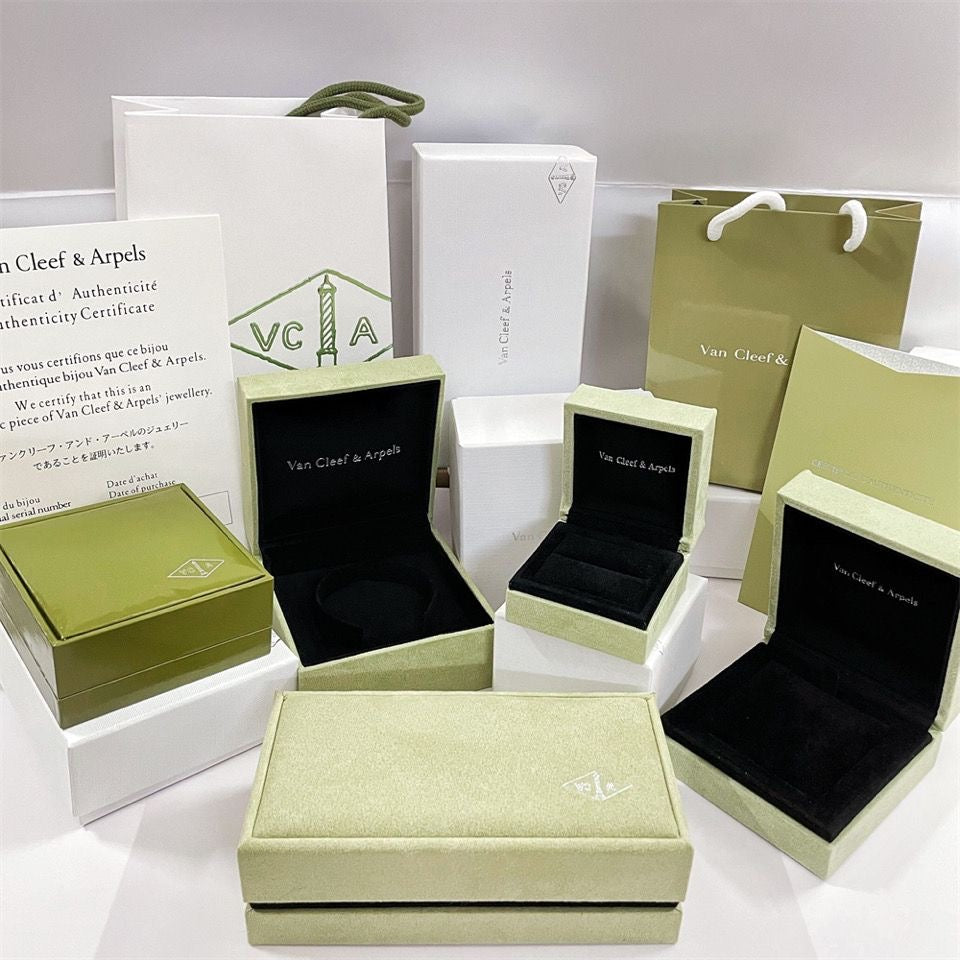 [Olivia JW]VA CLOVER BRACELET NECKLACE RING BOX GIFT BAG