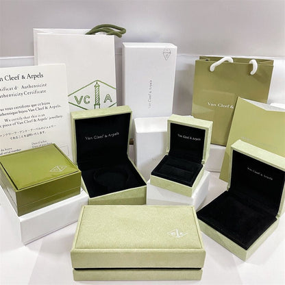 [Olivia JW]VA CLOVER BRACELET NECKLACE RING BOX GIFT BAG