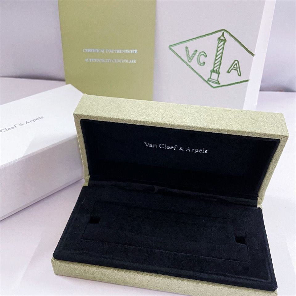 [Olivia JW]VA CLOVER BRACELET NECKLACE RING BOX GIFT BAG