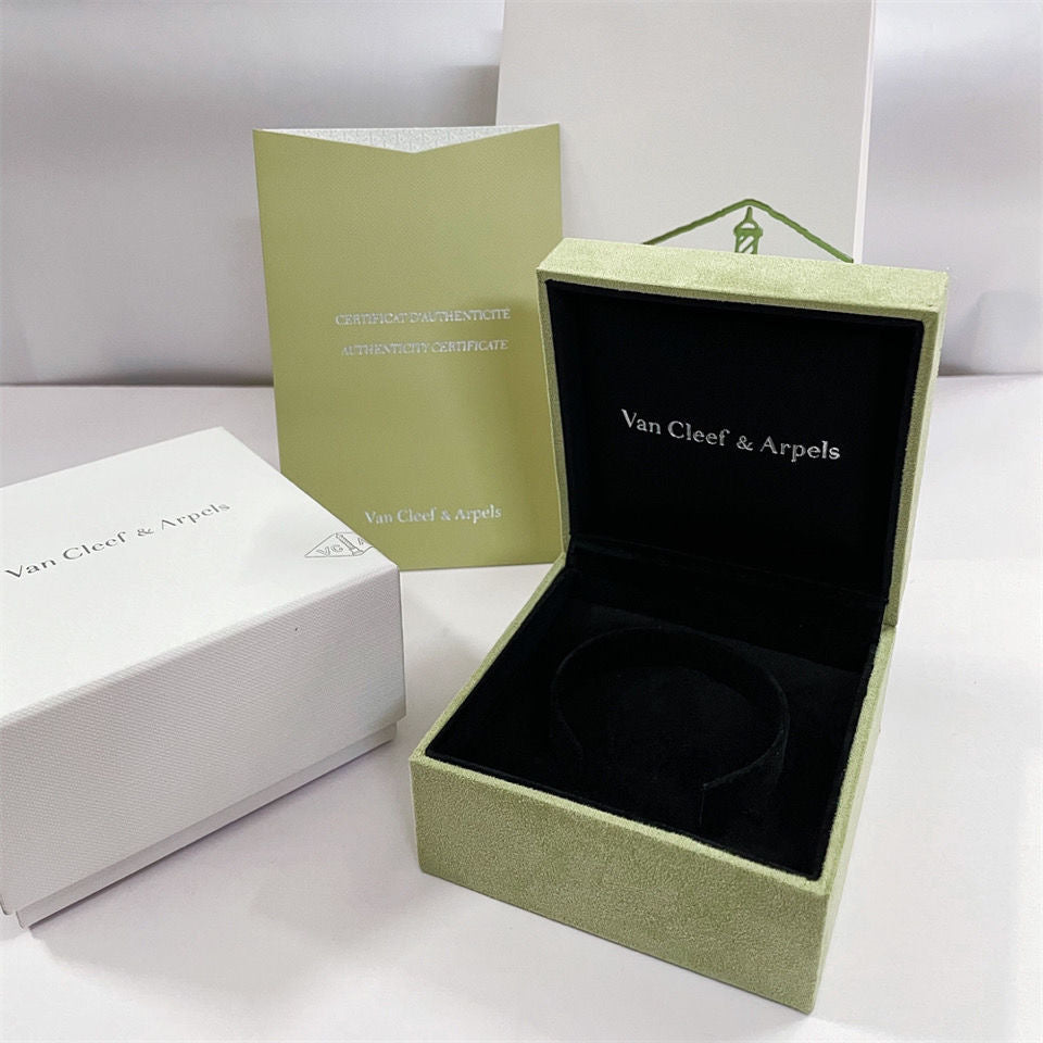 [Olivia JW]VA CLOVER BRACELET NECKLACE RING BOX GIFT BAG