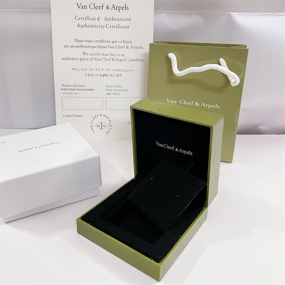 [Olivia JW]VA CLOVER BRACELET NECKLACE RING BOX GIFT BAG