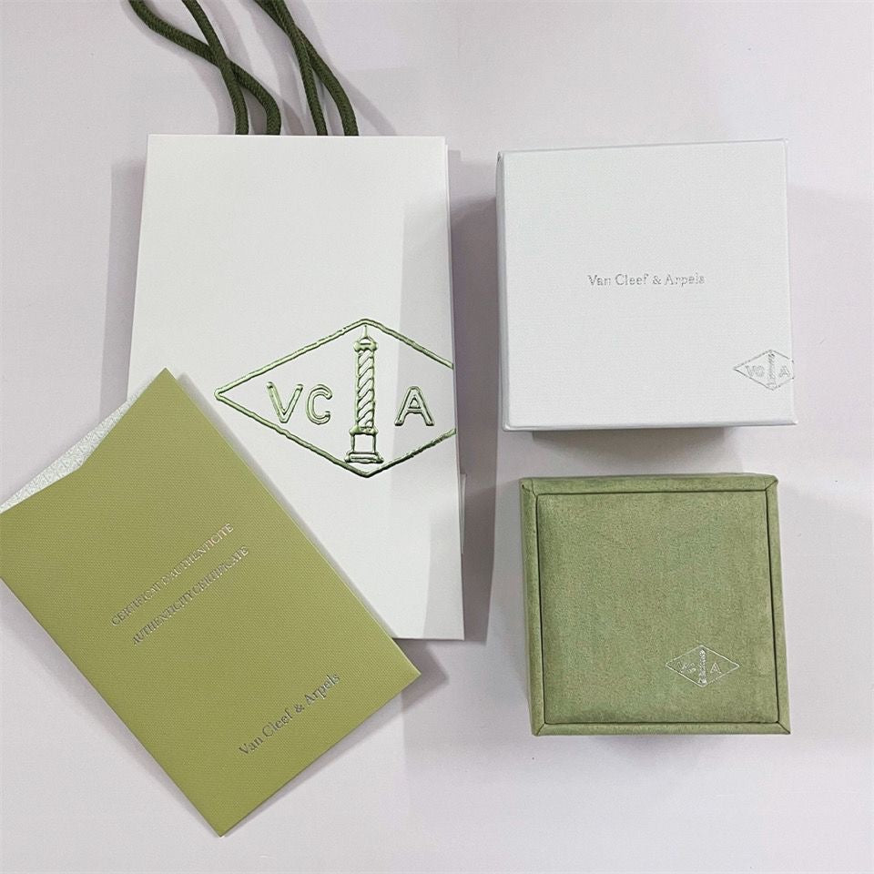 [Olivia JW]VA CLOVER BRACELET NECKLACE RING BOX GIFT BAG