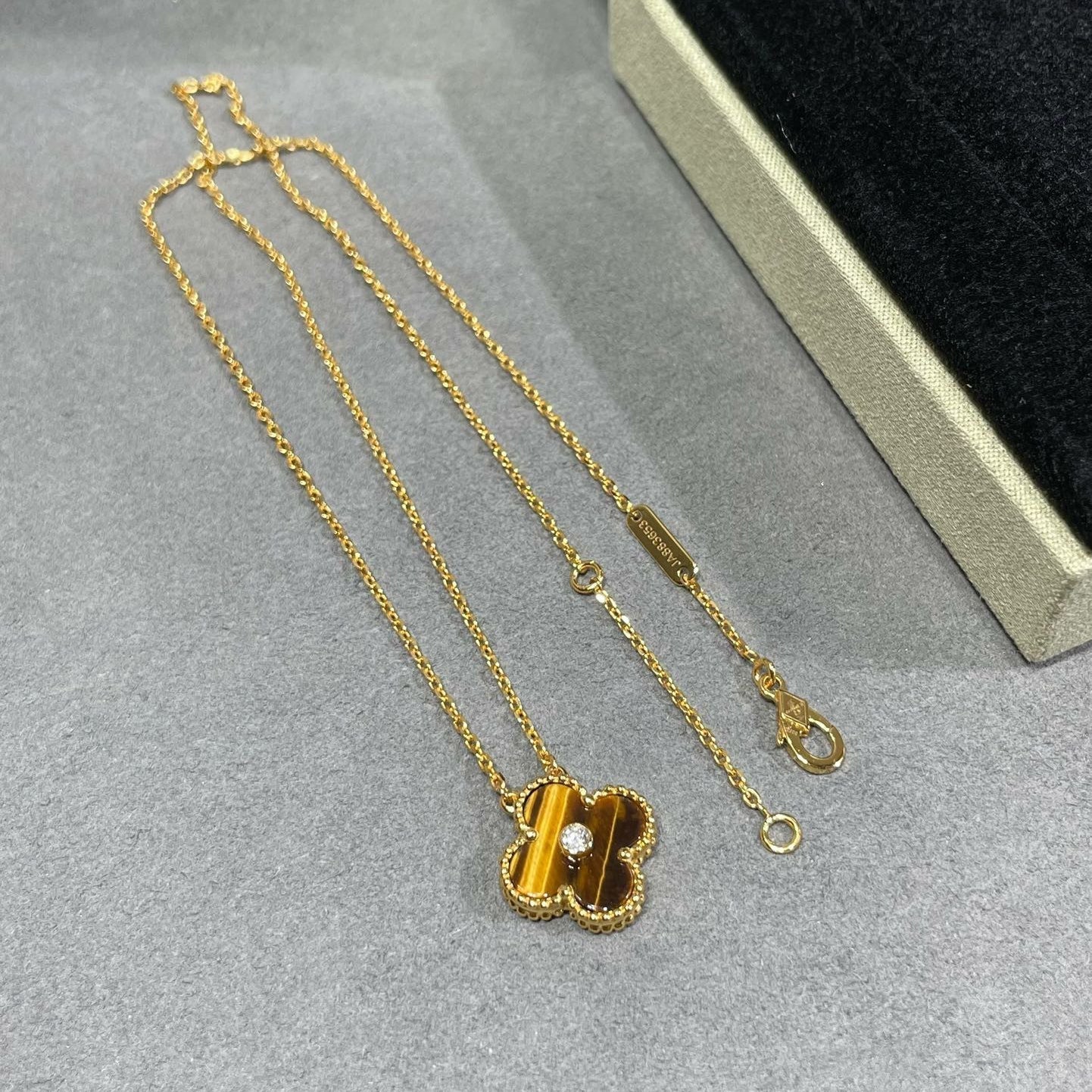 [Olivia JW]CLOVER 15MM DIAMOND AND YELLOW TIGER'S EYE AGATE necklace