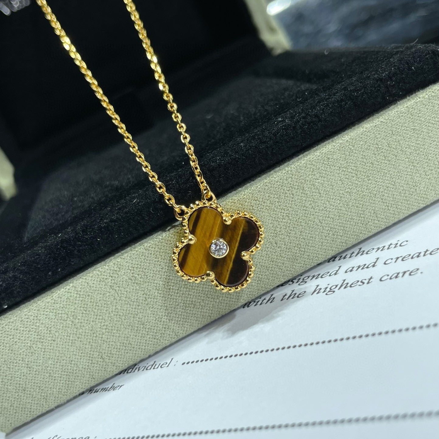 [Olivia JW]CLOVER 15MM DIAMOND AND YELLOW TIGER'S EYE AGATE necklace